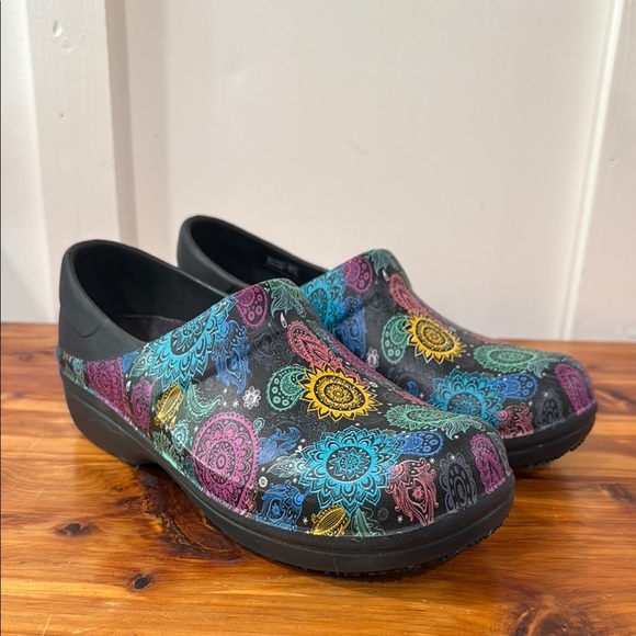 CROCS Shoes - CROCS Neria Pro II Graphic Print Slip-On Work Nurse Clog
